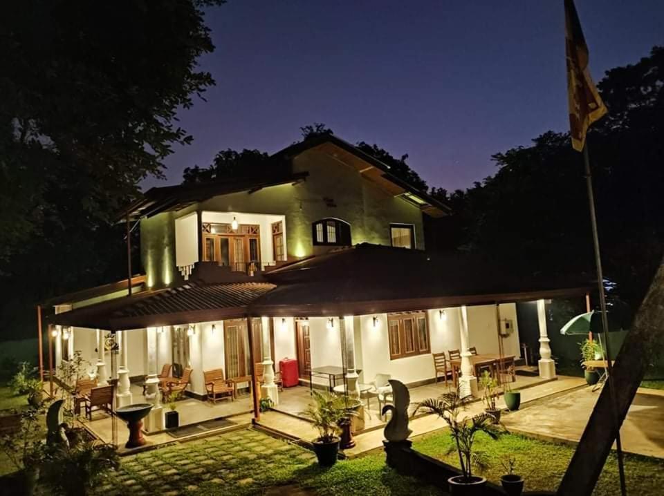 Visu Villa Hotel Habarana Bagian luar foto