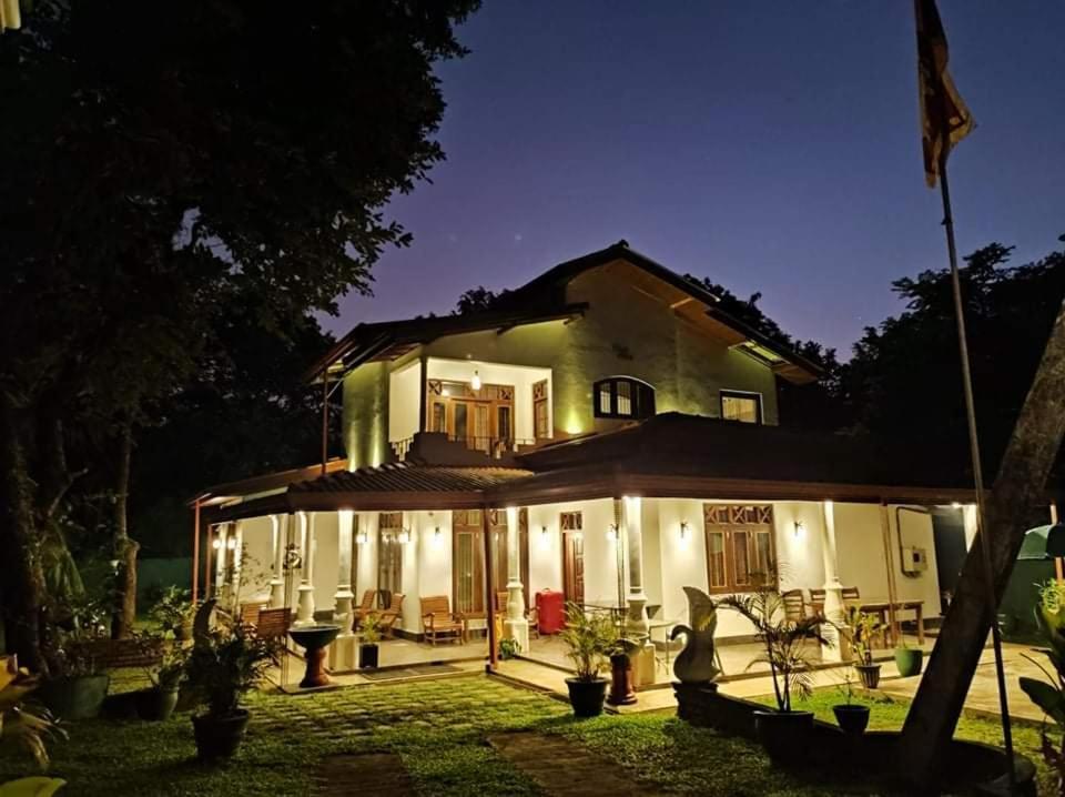 Visu Villa Hotel Habarana Bagian luar foto