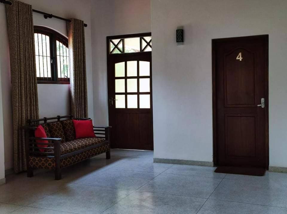 Visu Villa Hotel Habarana Bagian luar foto
