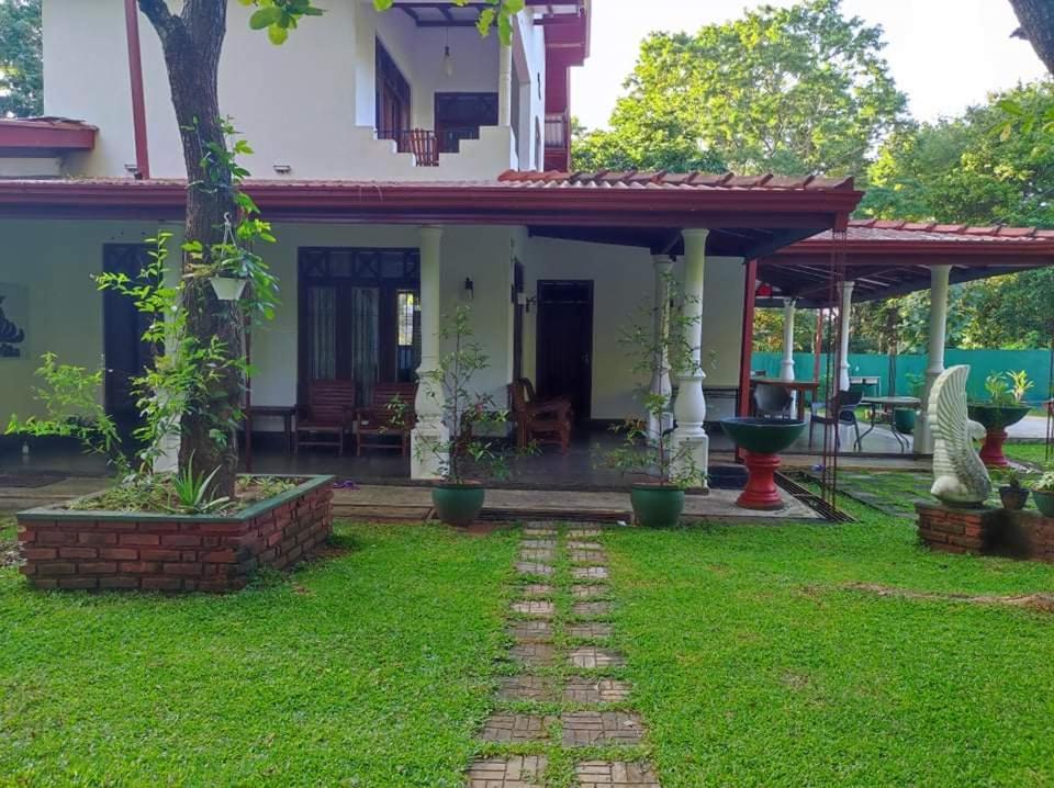 Visu Villa Hotel Habarana Bagian luar foto